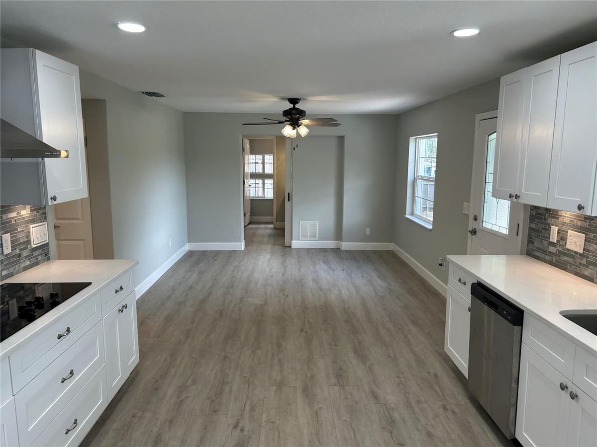 104 GARDENIA DRIVE — photo 16 of 37
