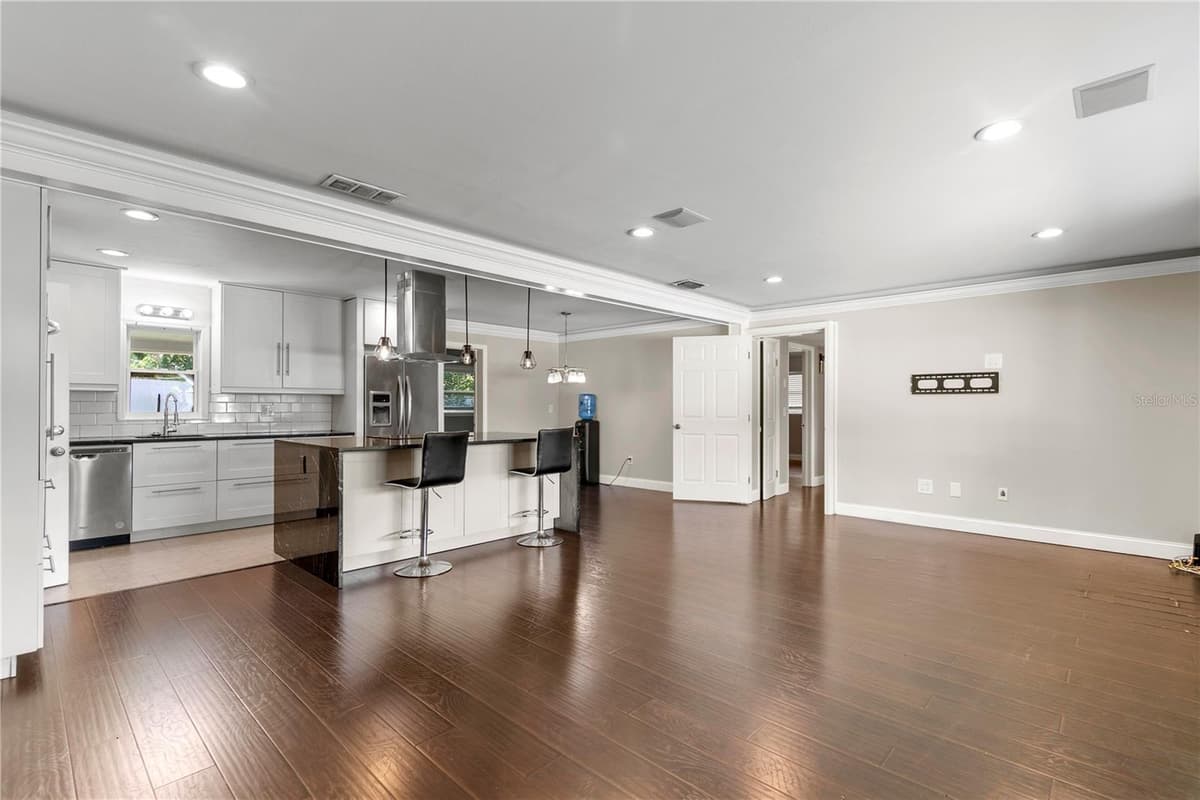 1009 WOODLEY ROAD — photo 5 of 27
