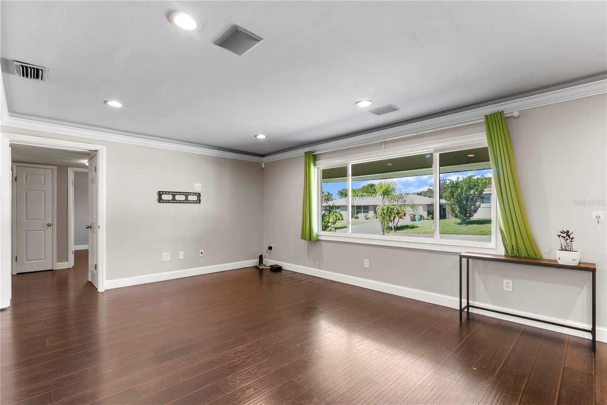 1009 WOODLEY ROAD — photo 4 of 27
