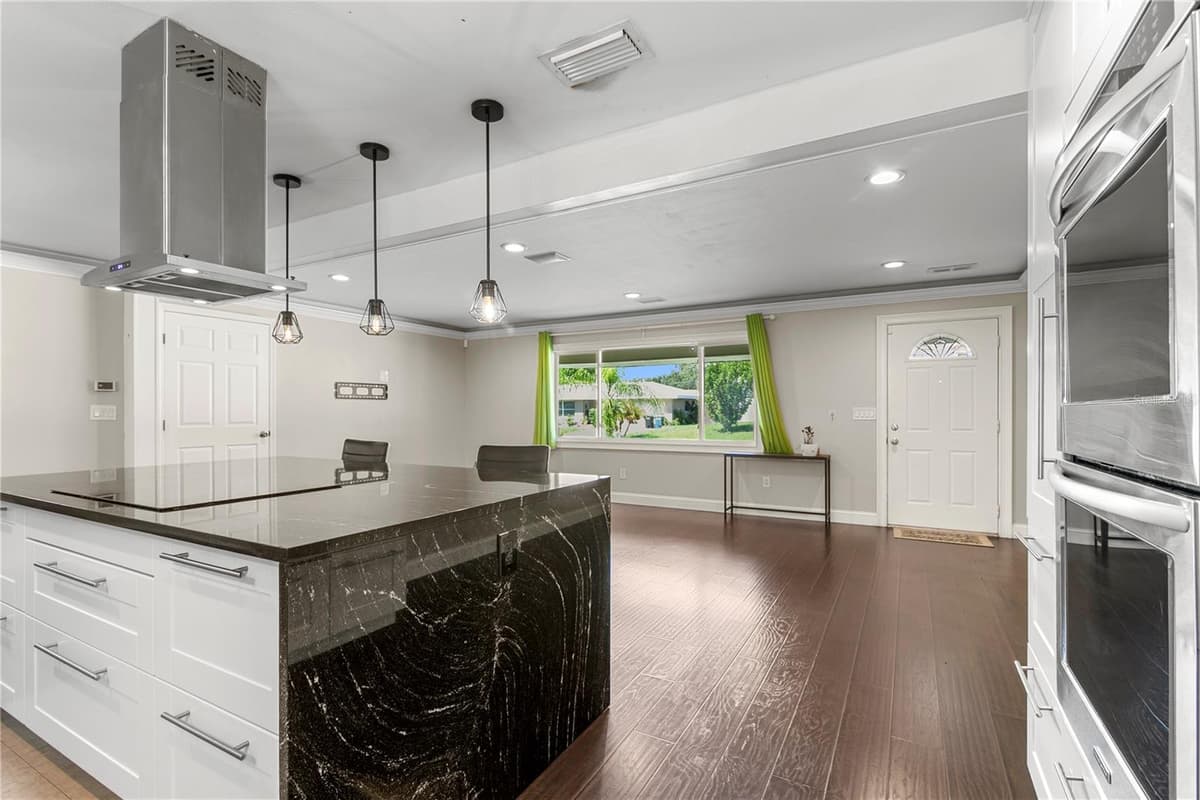 1009 WOODLEY ROAD — photo 10 of 27