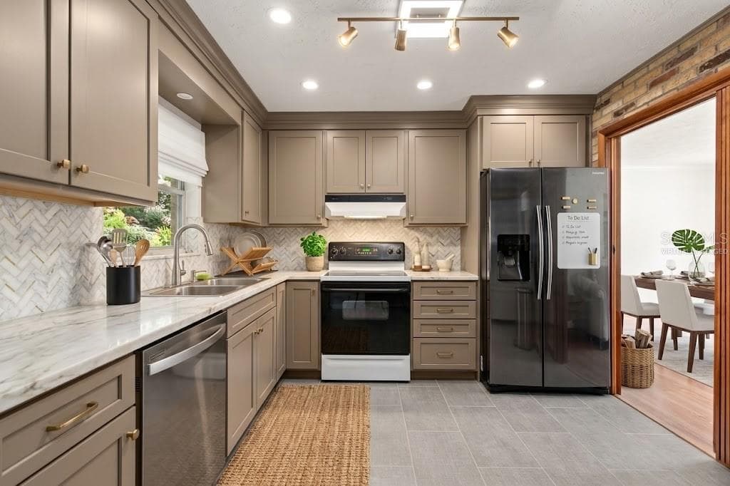 3412 E FERN ST — photo 12 of 44