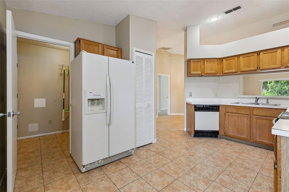 1052 BRIELLE AVENUE — photo 14 of 44