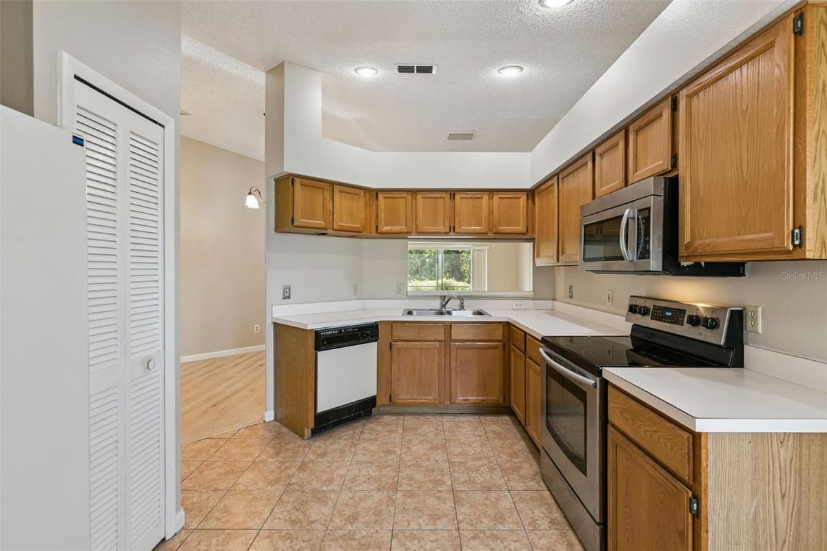 1052 BRIELLE AVENUE — photo 13 of 44