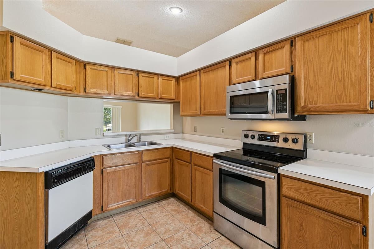 1052 BRIELLE AVENUE — photo 16 of 44