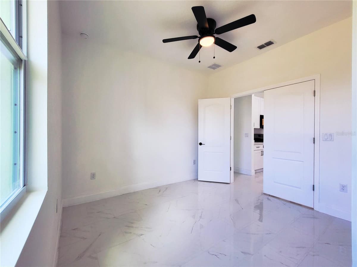 1098 HAMMACHER AVENUE — photo 16 of 19