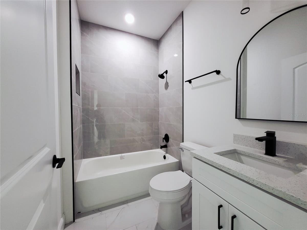 1098 HAMMACHER AVENUE — photo 17 of 19