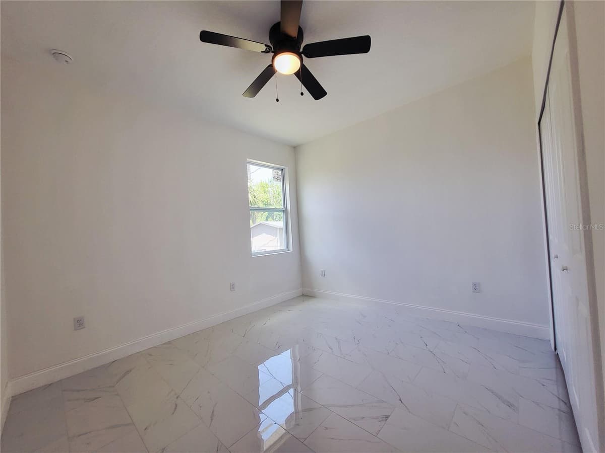 1098 HAMMACHER AVENUE — photo 18 of 19