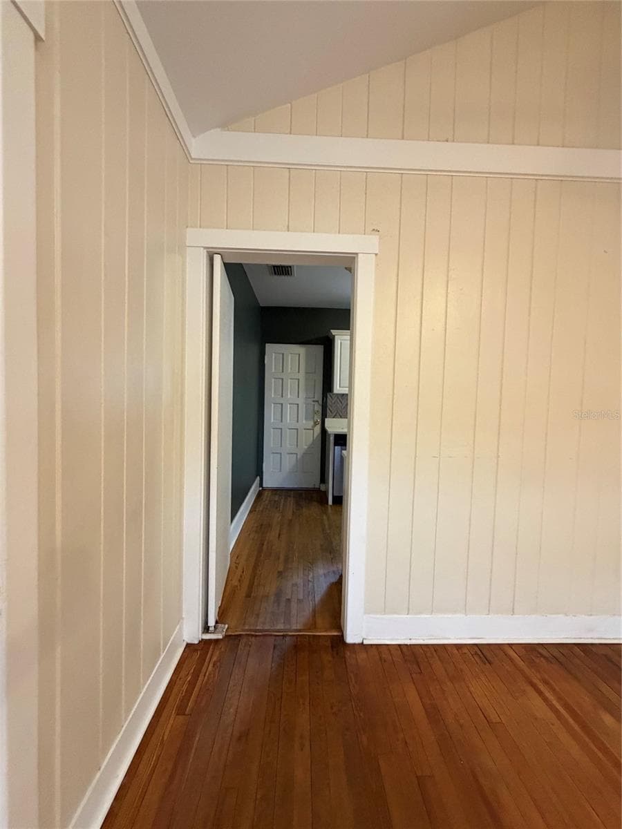 471 HOLT AVENUE — photo 15 of 27