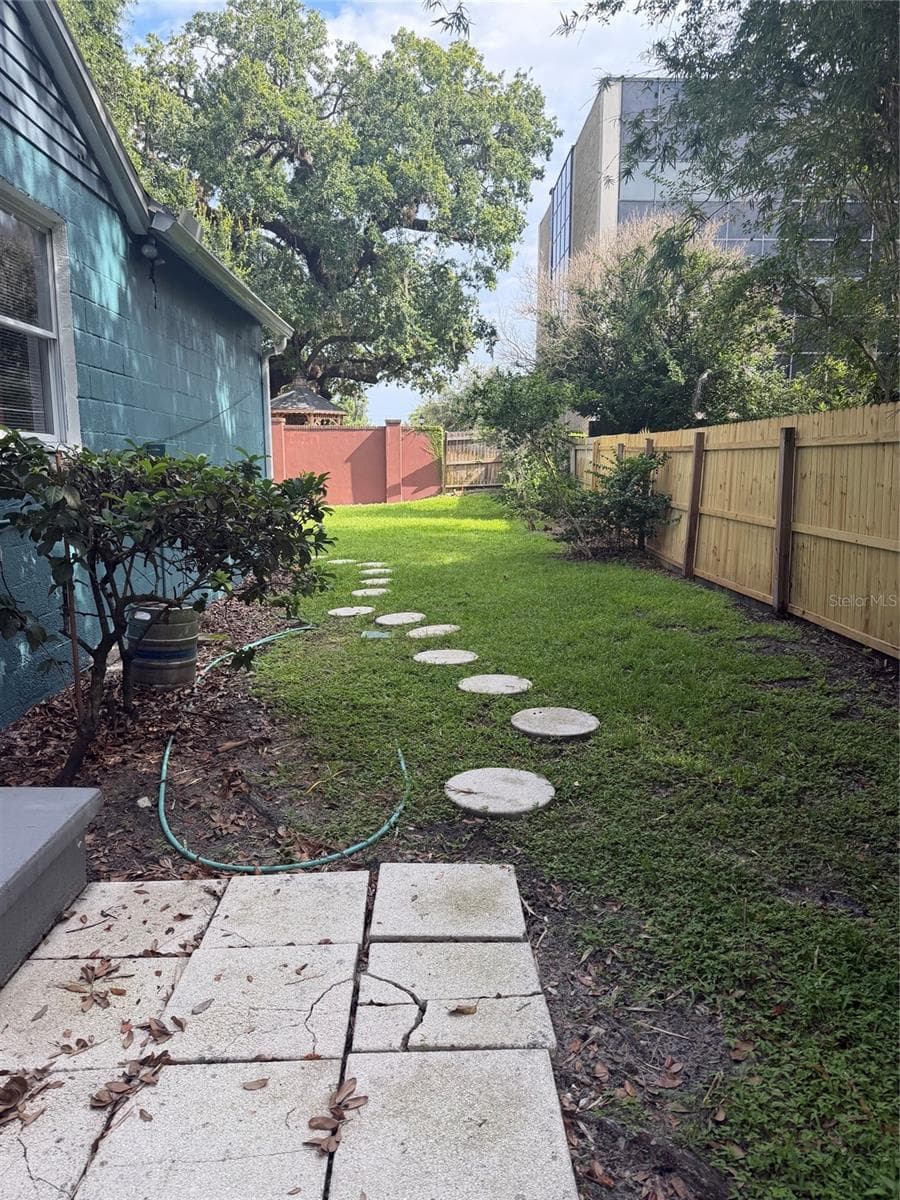 471 HOLT AVENUE — photo 10 of 27