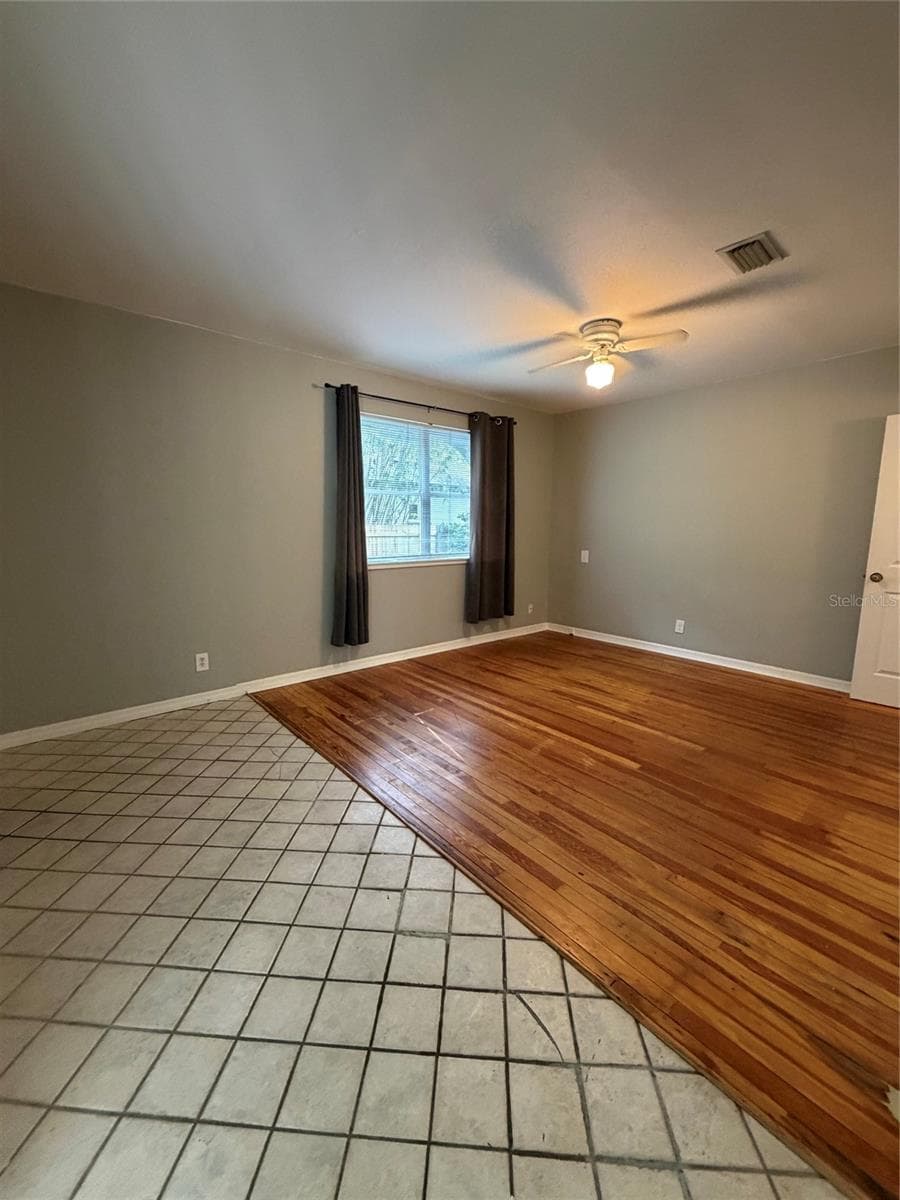471 HOLT AVENUE — photo 17 of 27