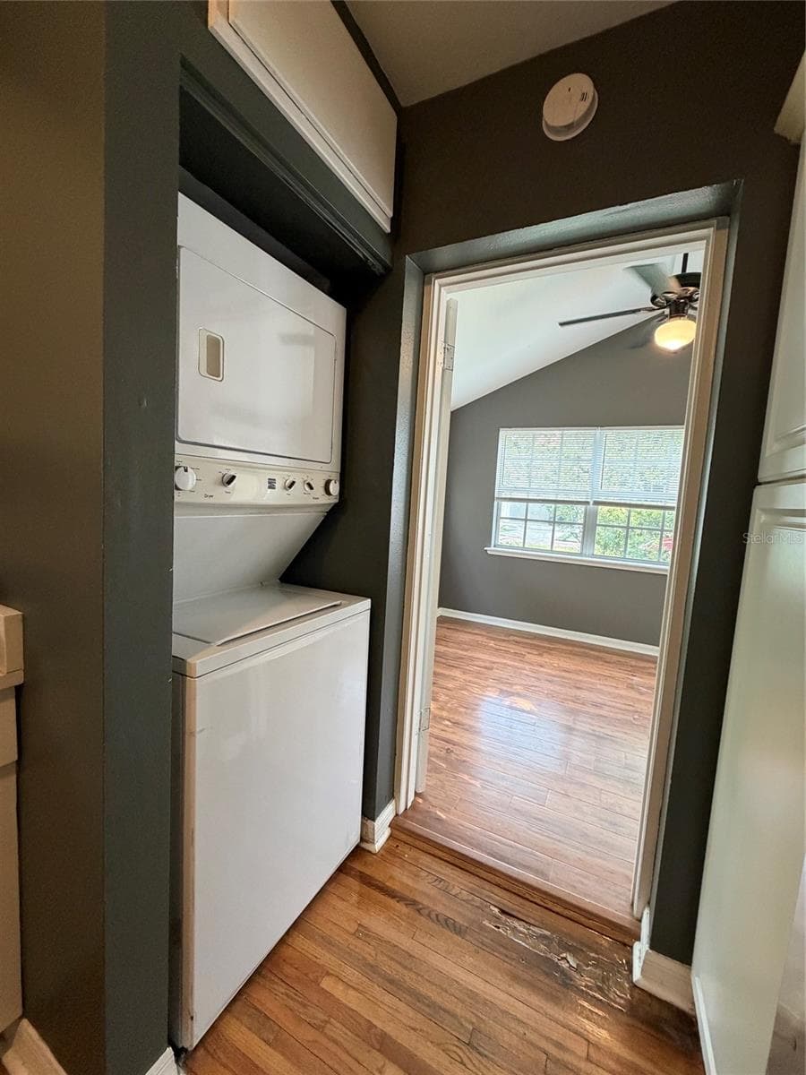 471 HOLT AVENUE — photo 12 of 27