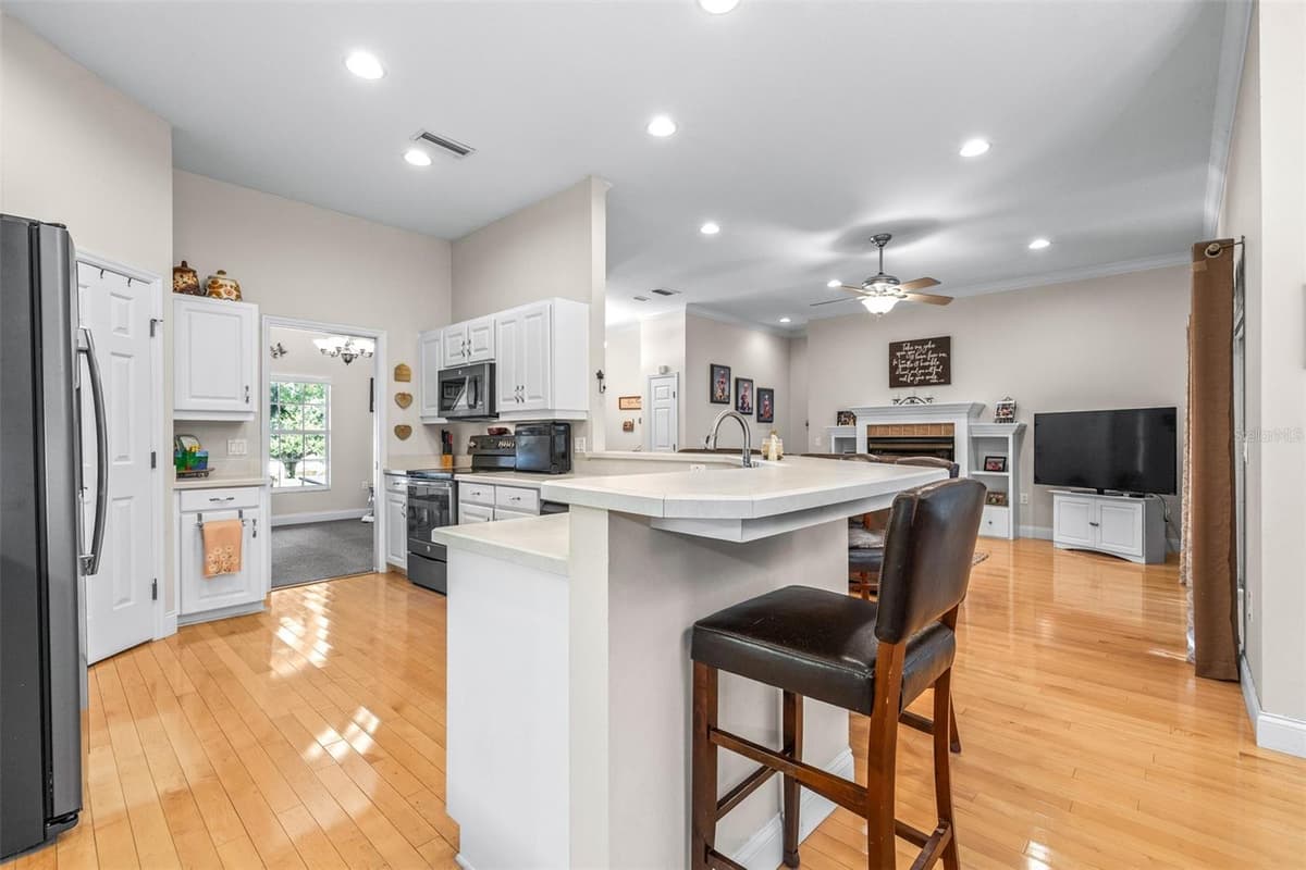 1016 LAKE MARIAM DRIVE — photo 26 of 92
