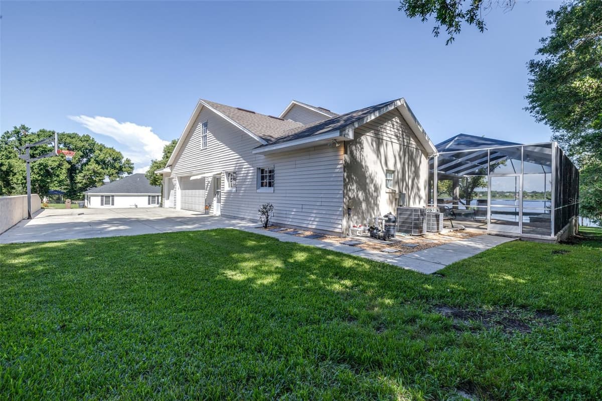 1016 LAKE MARIAM DRIVE — photo 13 of 92