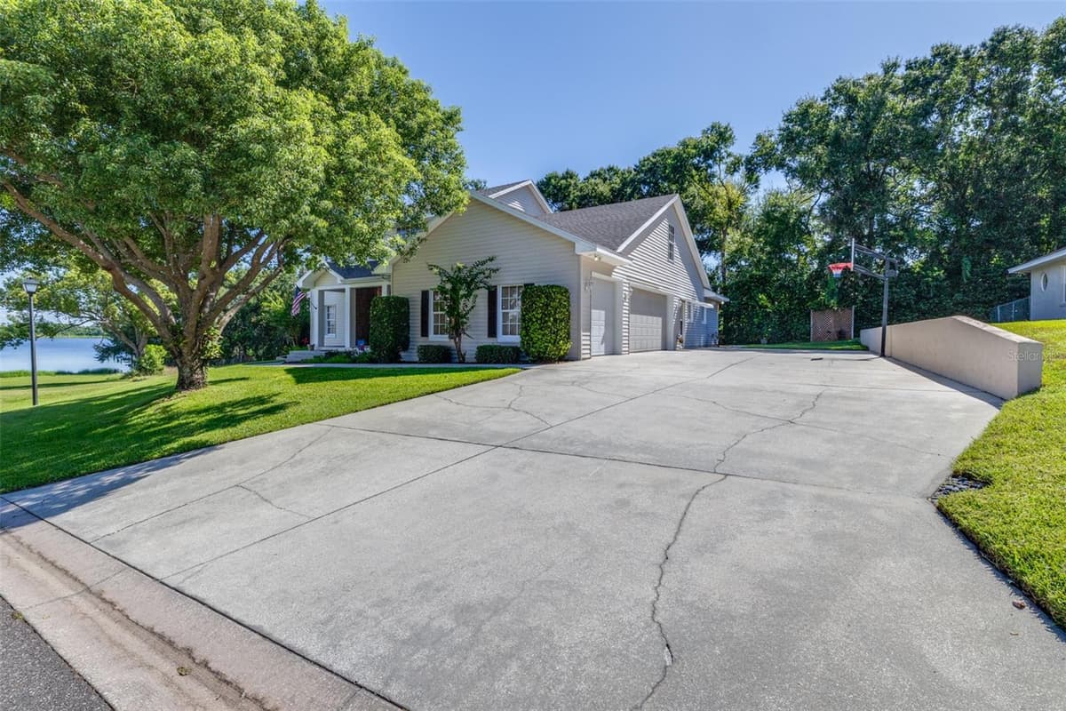 1016 LAKE MARIAM DRIVE — photo 9 of 92
