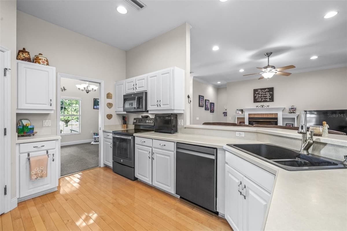 1016 LAKE MARIAM DRIVE — photo 30 of 92