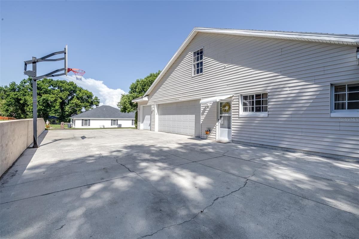 1016 LAKE MARIAM DRIVE — photo 12 of 92