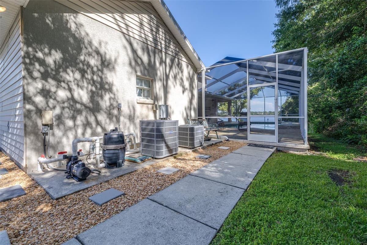 1016 LAKE MARIAM DRIVE — photo 77 of 92