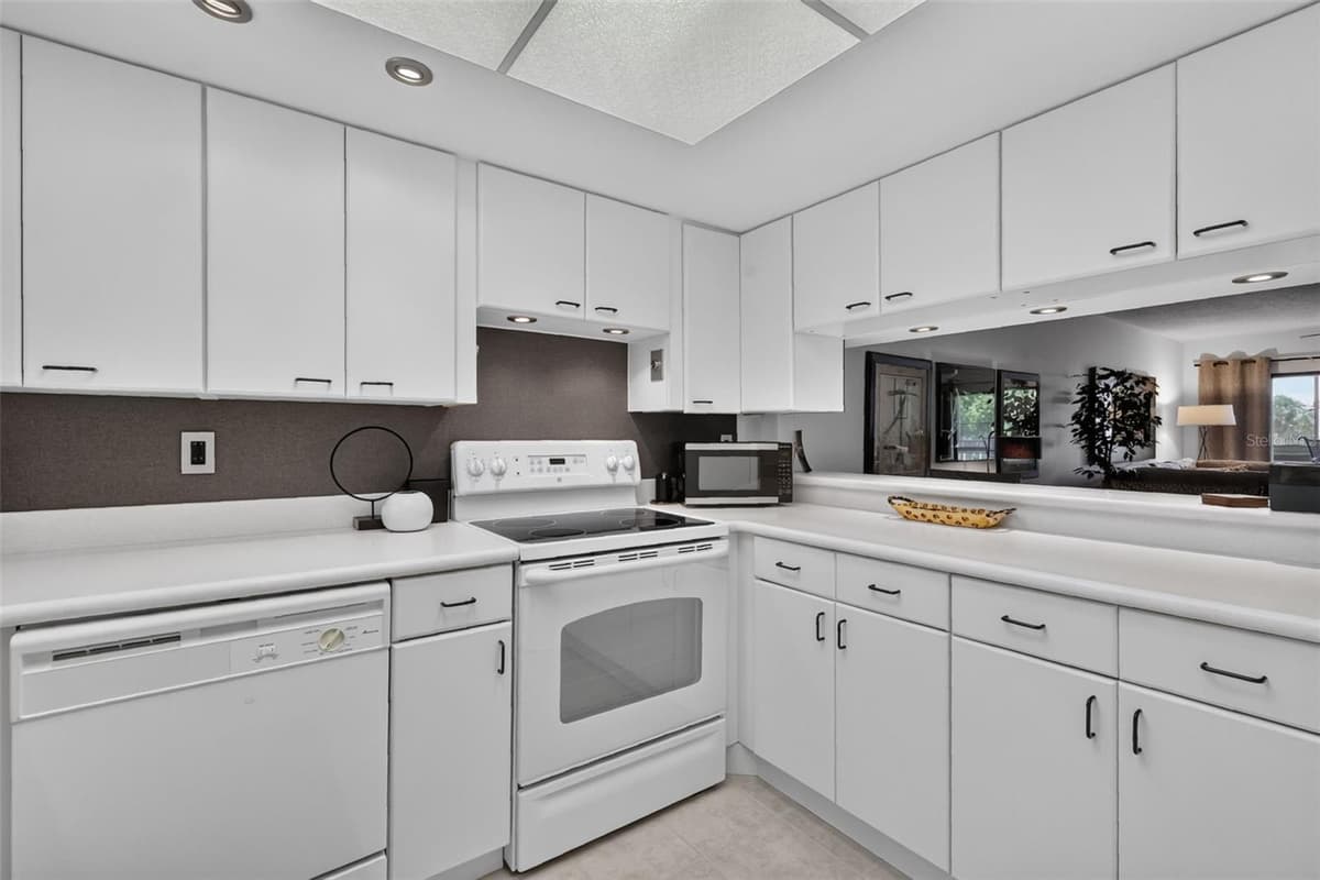 101 GRANDVIEW STREET — photo 7 of 63