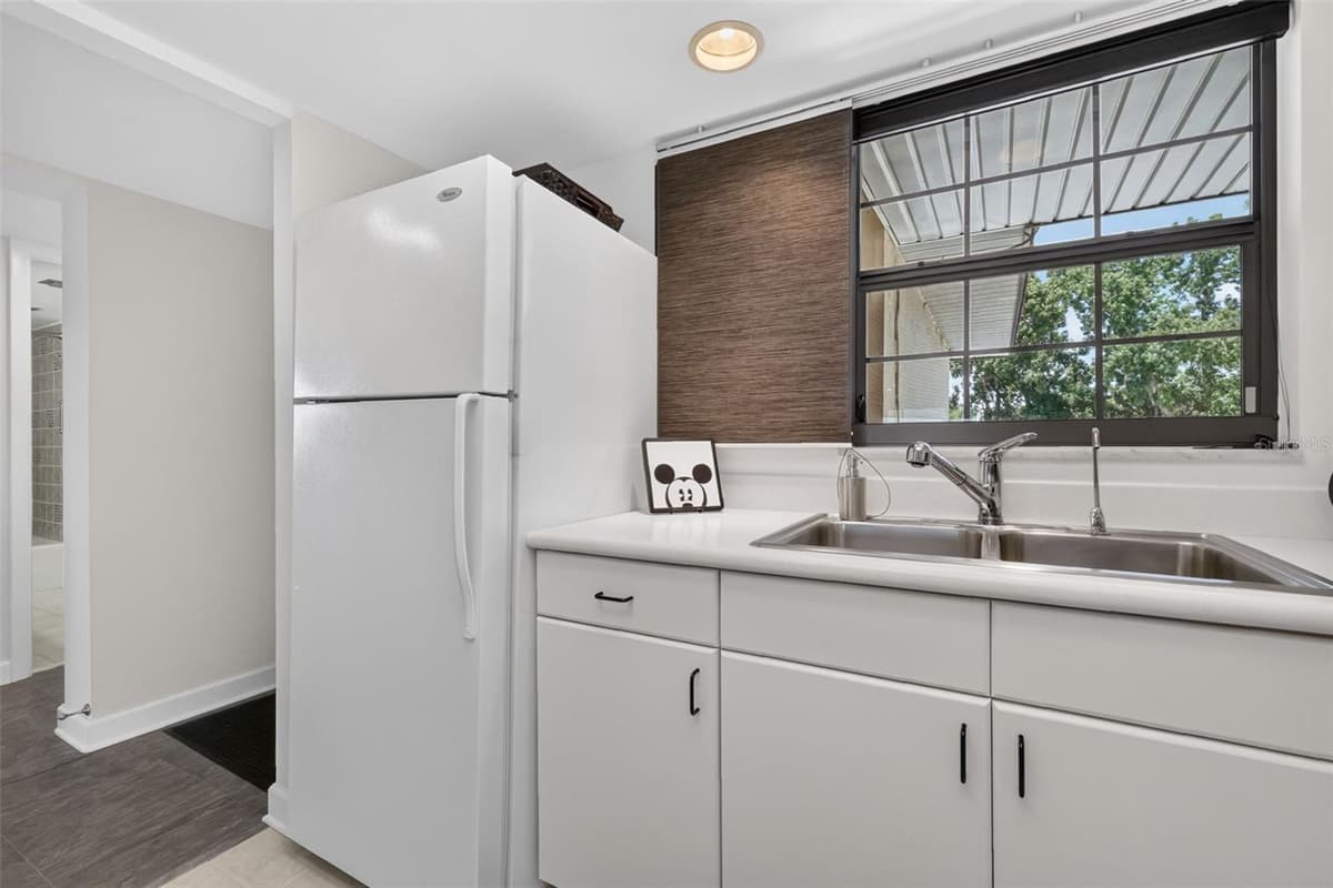101 GRANDVIEW STREET — photo 10 of 63