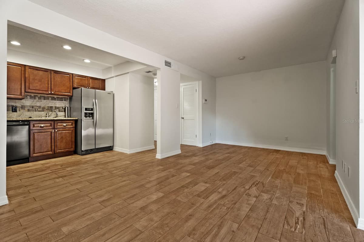 856 PARK LAKE CIRCLE — photo 11 of 36