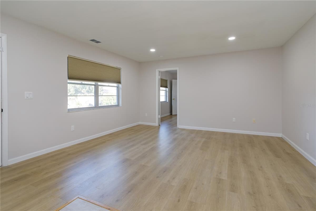 122 WINDTREE LANE — photo 7 of 22