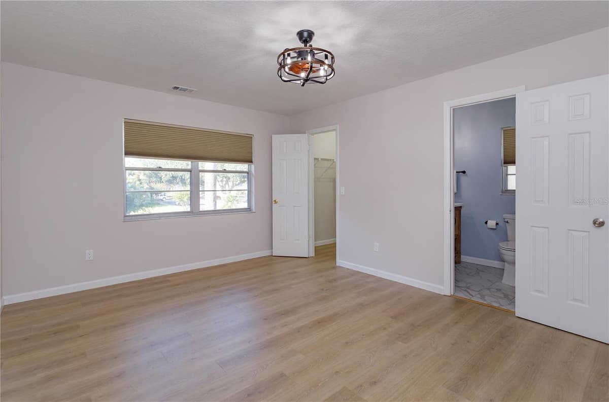 122 WINDTREE LANE — photo 11 of 22