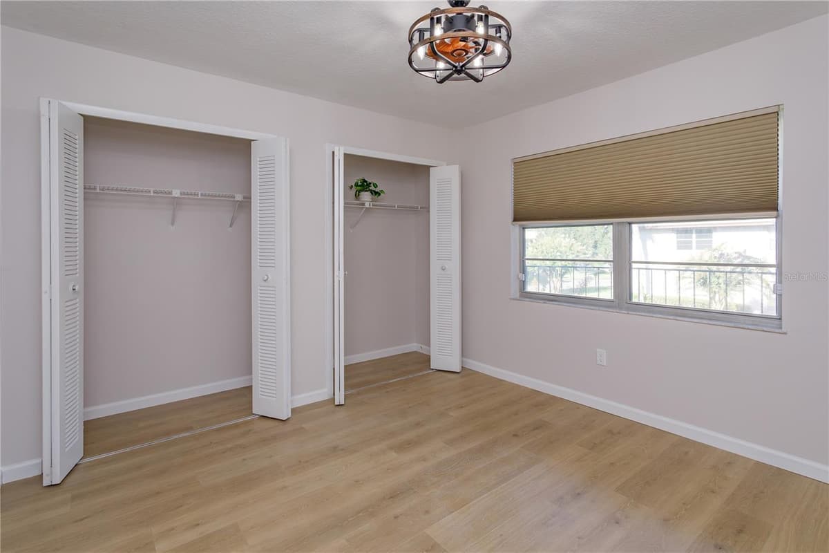 122 WINDTREE LANE — photo 17 of 22