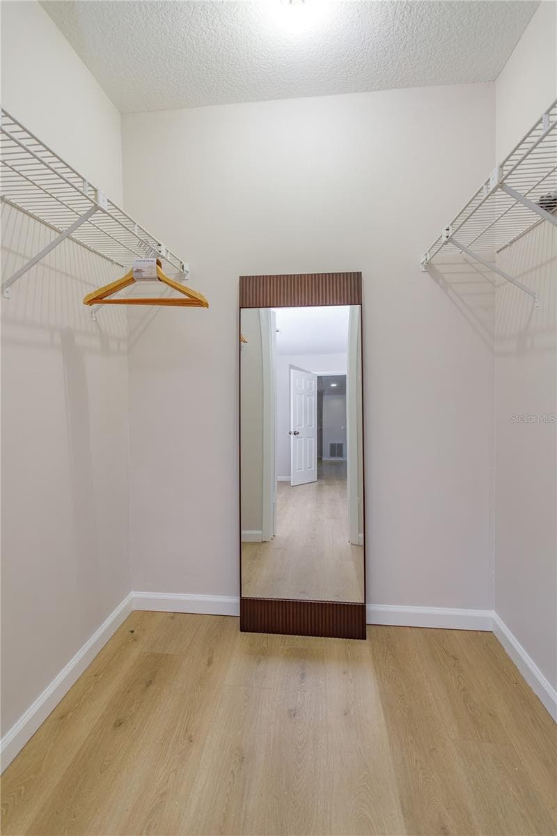 122 WINDTREE LANE — photo 13 of 22