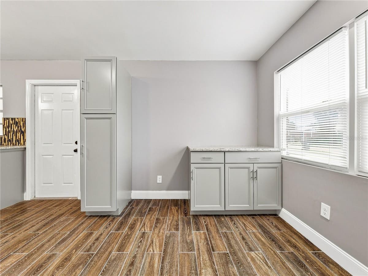 629 CEDAR PARK DRIVE — photo 15 of 33