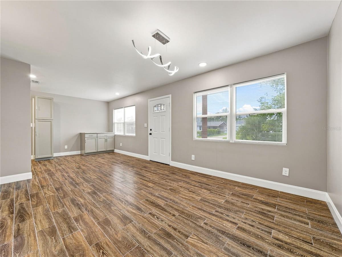 629 CEDAR PARK DRIVE — photo 8 of 33