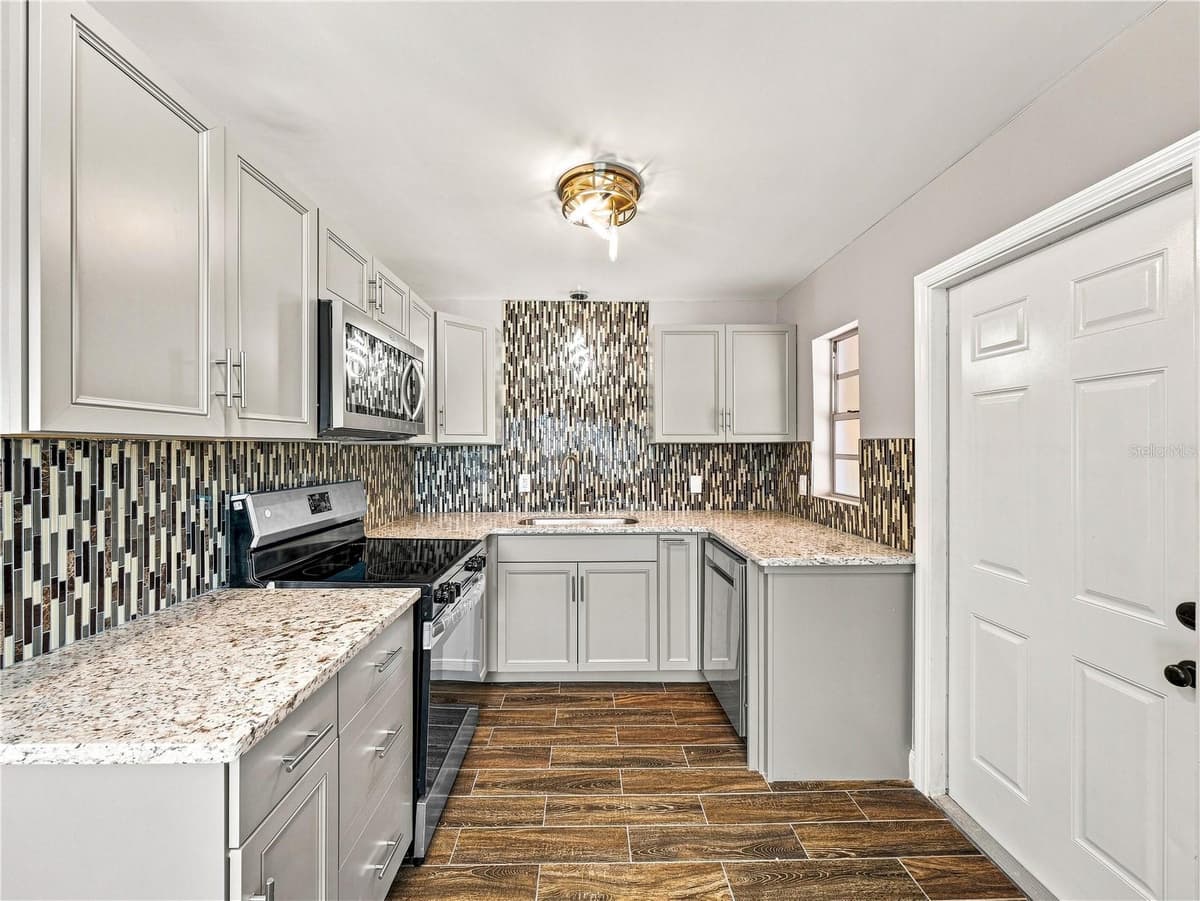 629 CEDAR PARK DRIVE — photo 11 of 33