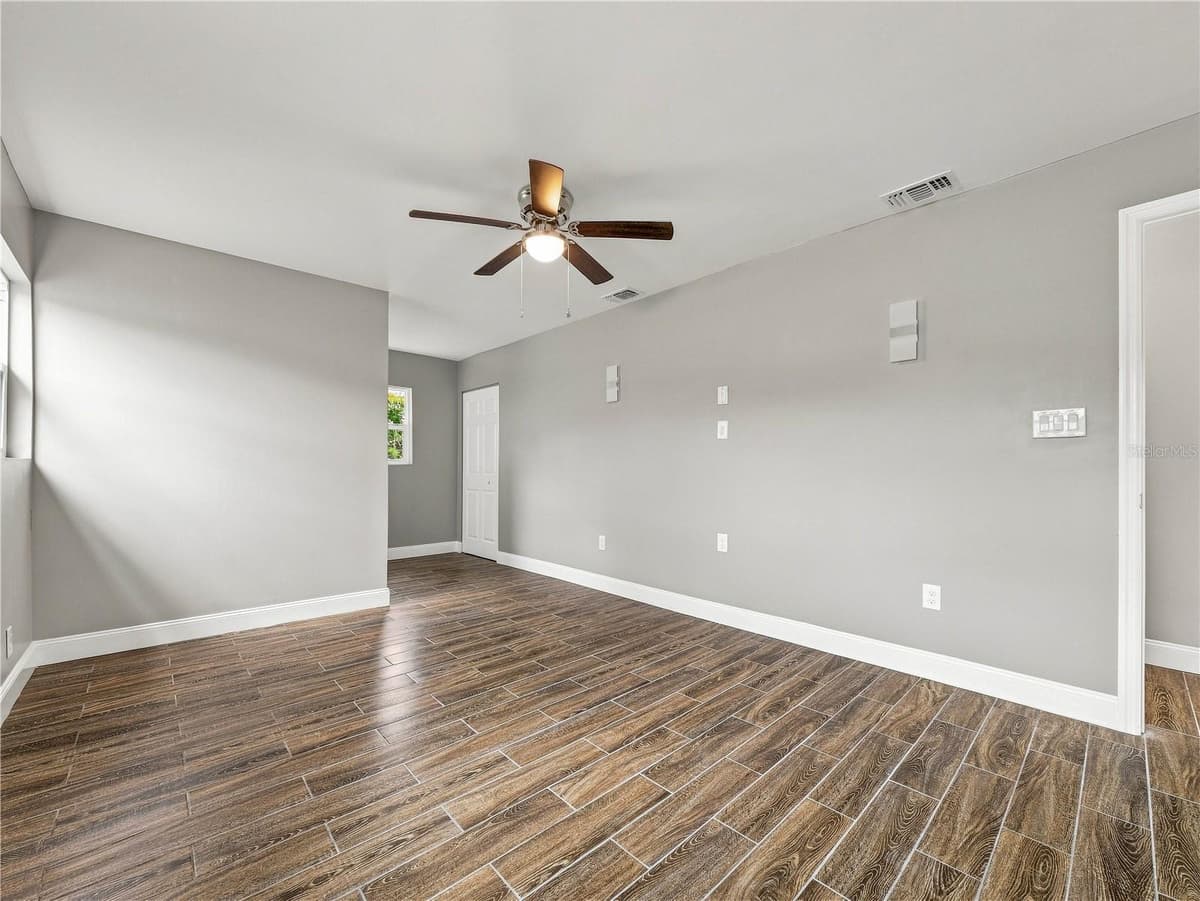 629 CEDAR PARK DRIVE — photo 18 of 33