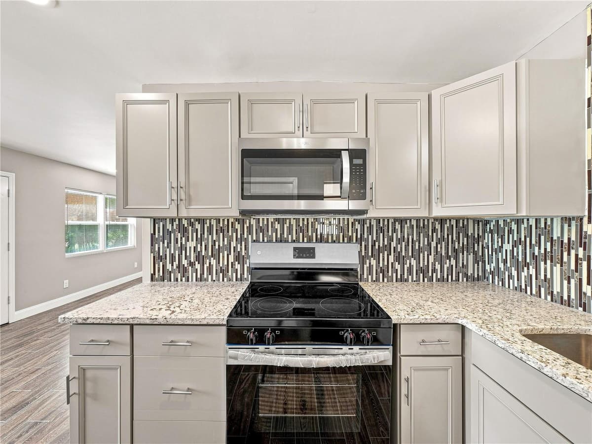 629 CEDAR PARK DRIVE — photo 10 of 33
