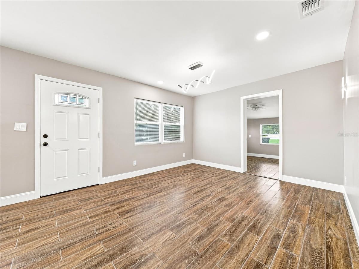 629 CEDAR PARK DRIVE — photo 9 of 33