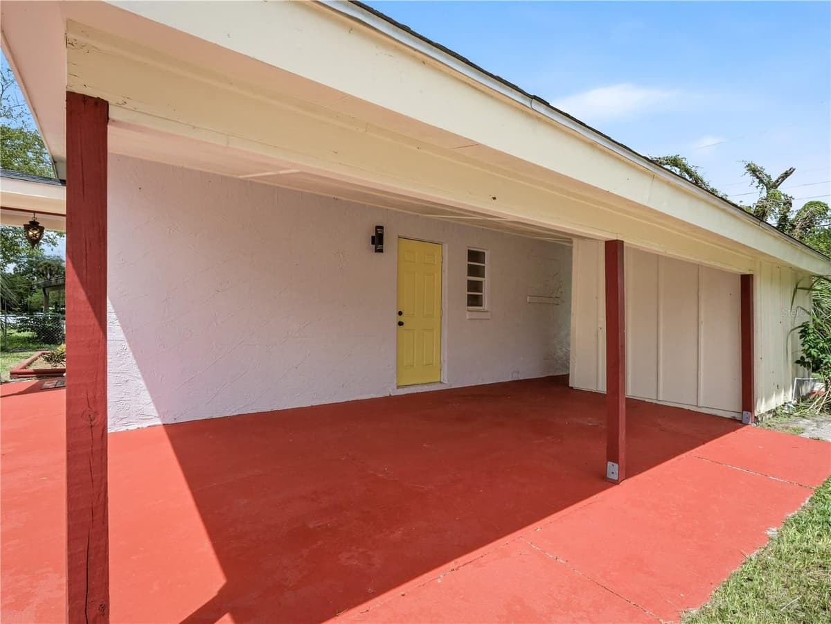 629 CEDAR PARK DRIVE — photo 3 of 33