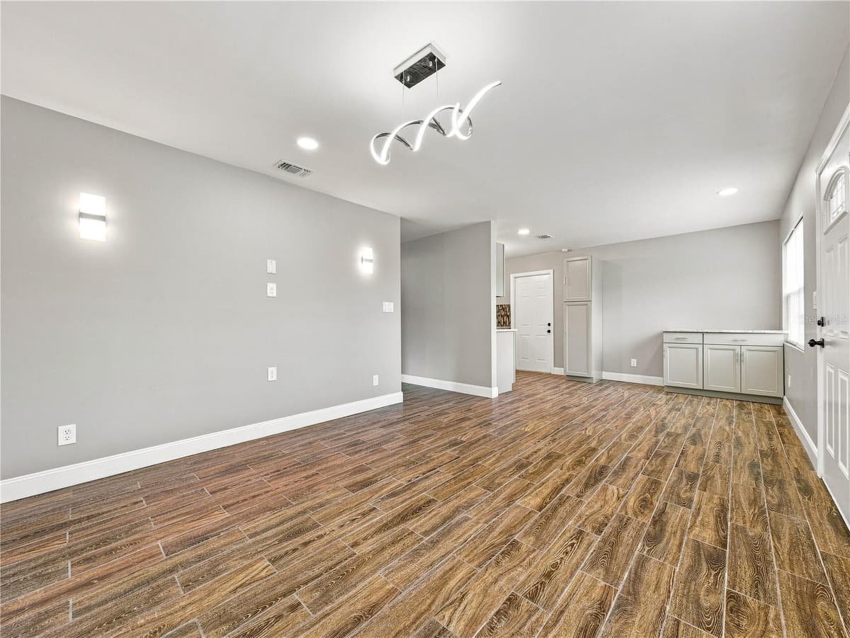 629 CEDAR PARK DRIVE — photo 7 of 33