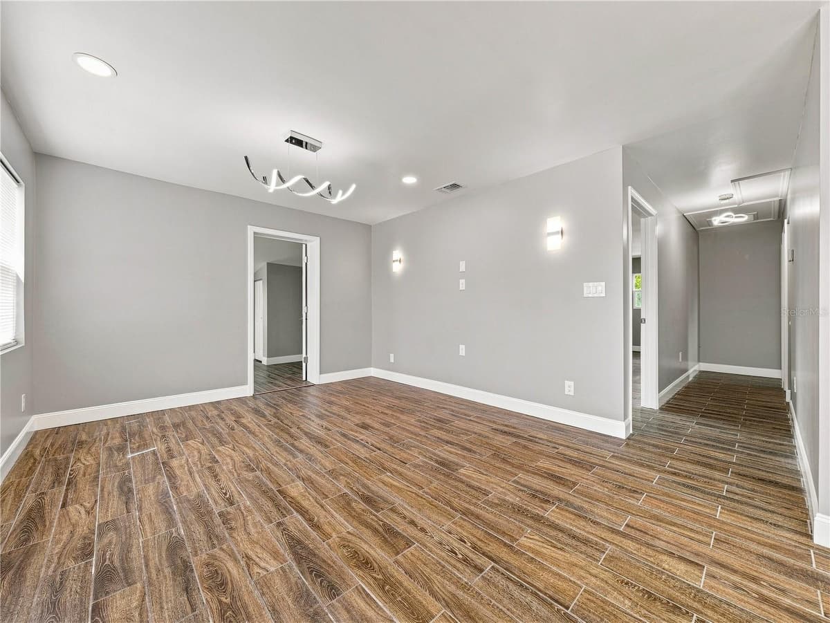 629 CEDAR PARK DRIVE — photo 6 of 33