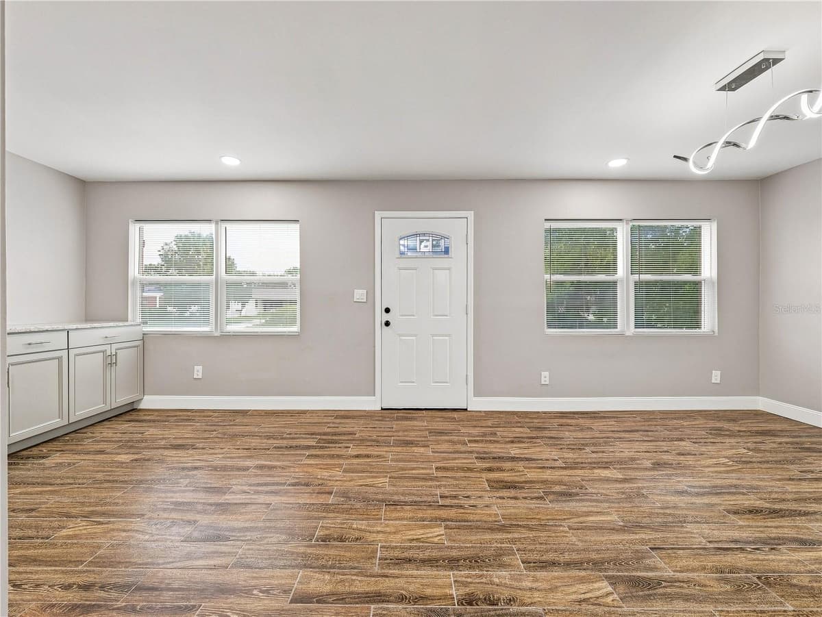 629 CEDAR PARK DRIVE — photo 5 of 33