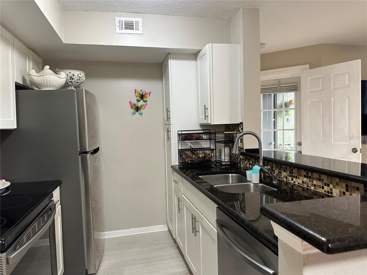 429 FOUNTAINHEAD CIRCLE — photo 11 of 17
