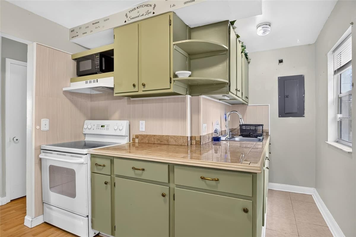 1019 PIONEER DRIVE — photo 3 of 41
