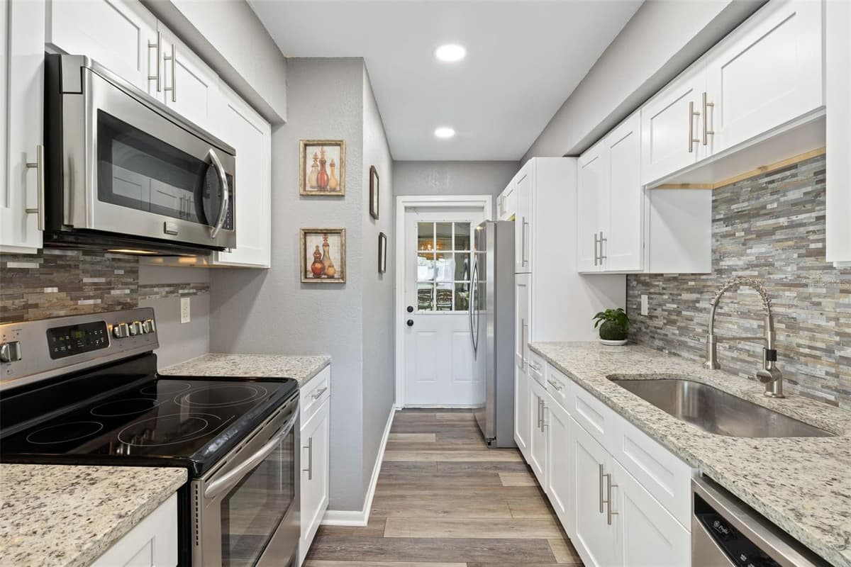 6305 MORNINGMIST COURT — photo 4 of 40