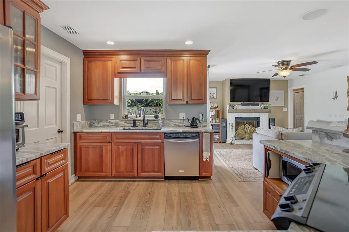 5334 LANYARD COURT — photo 7 of 35