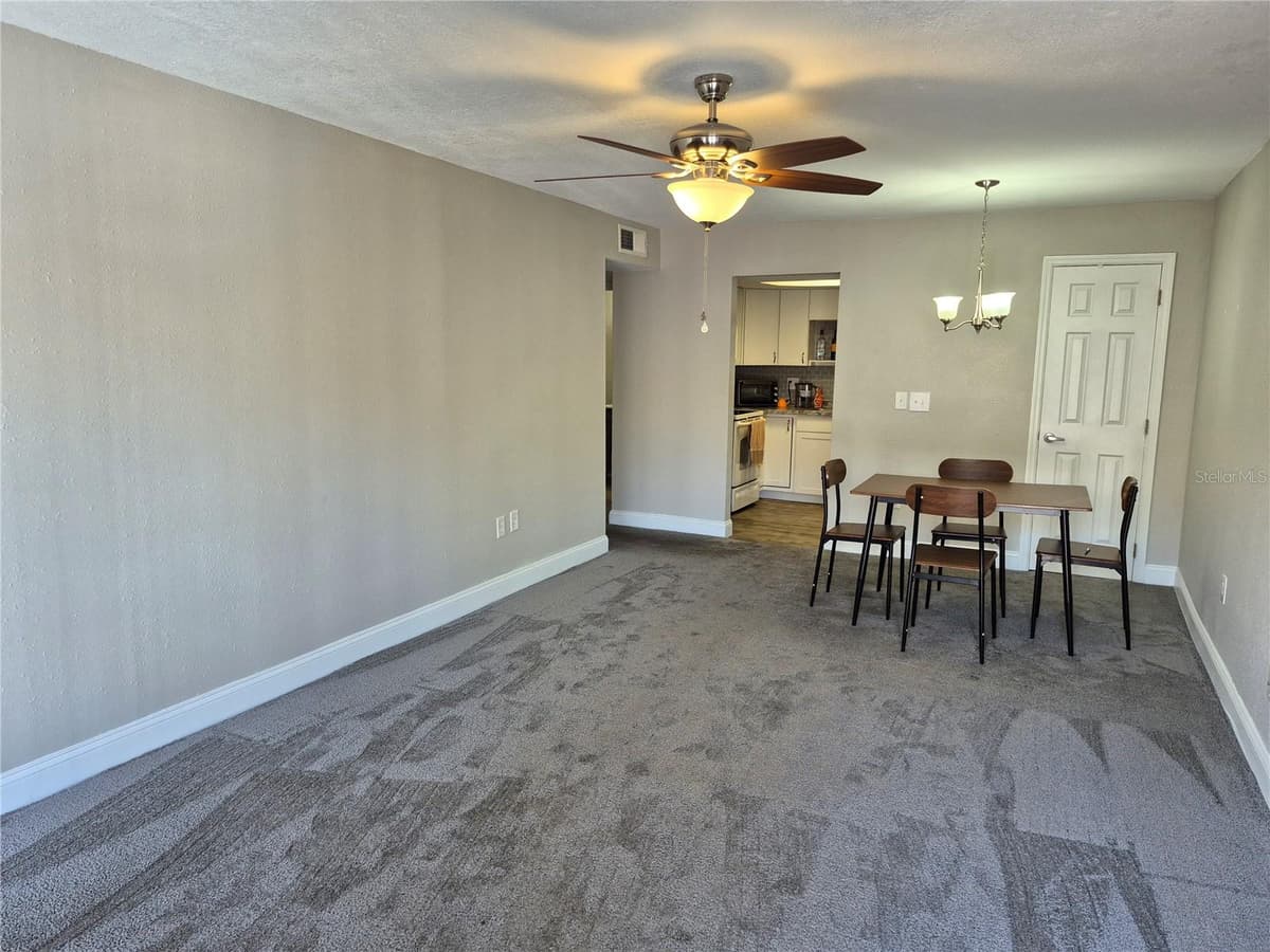 2520 CAPER LANE — photo 2 of 10