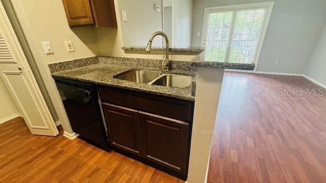 241 AFTON SQUARE — photo 6 of 21