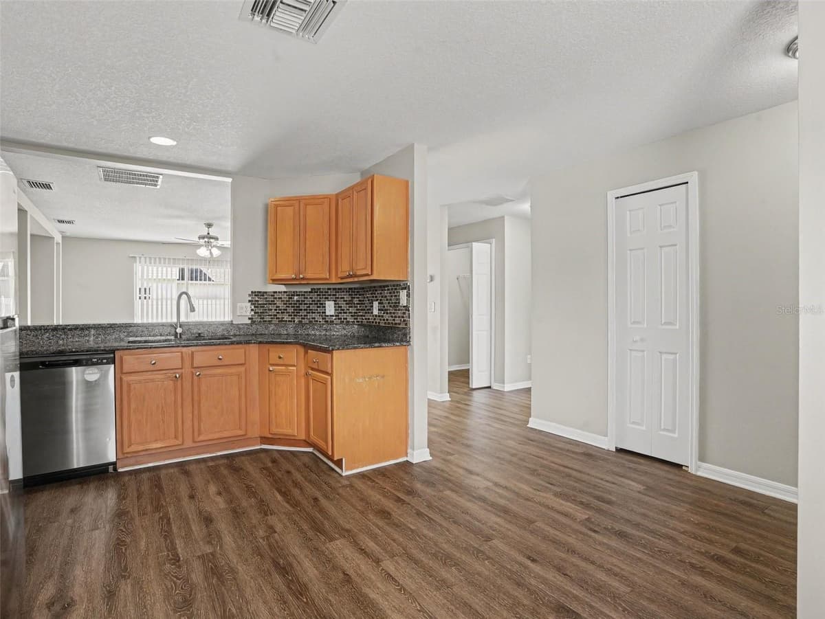 1921 MANATEE DRIVE — photo 5 of 15