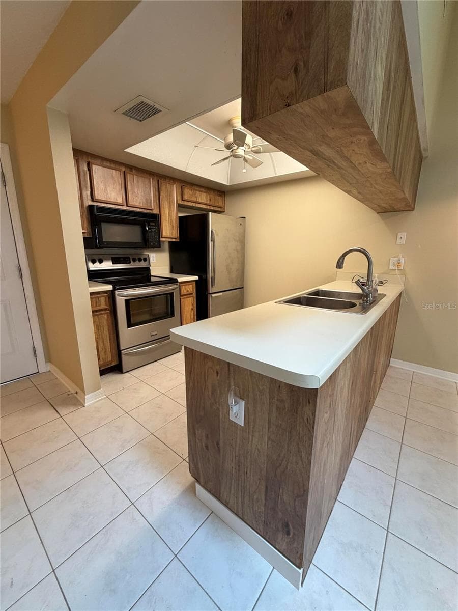 5108 LAZY OAKS DRIVE — photo 4 of 30