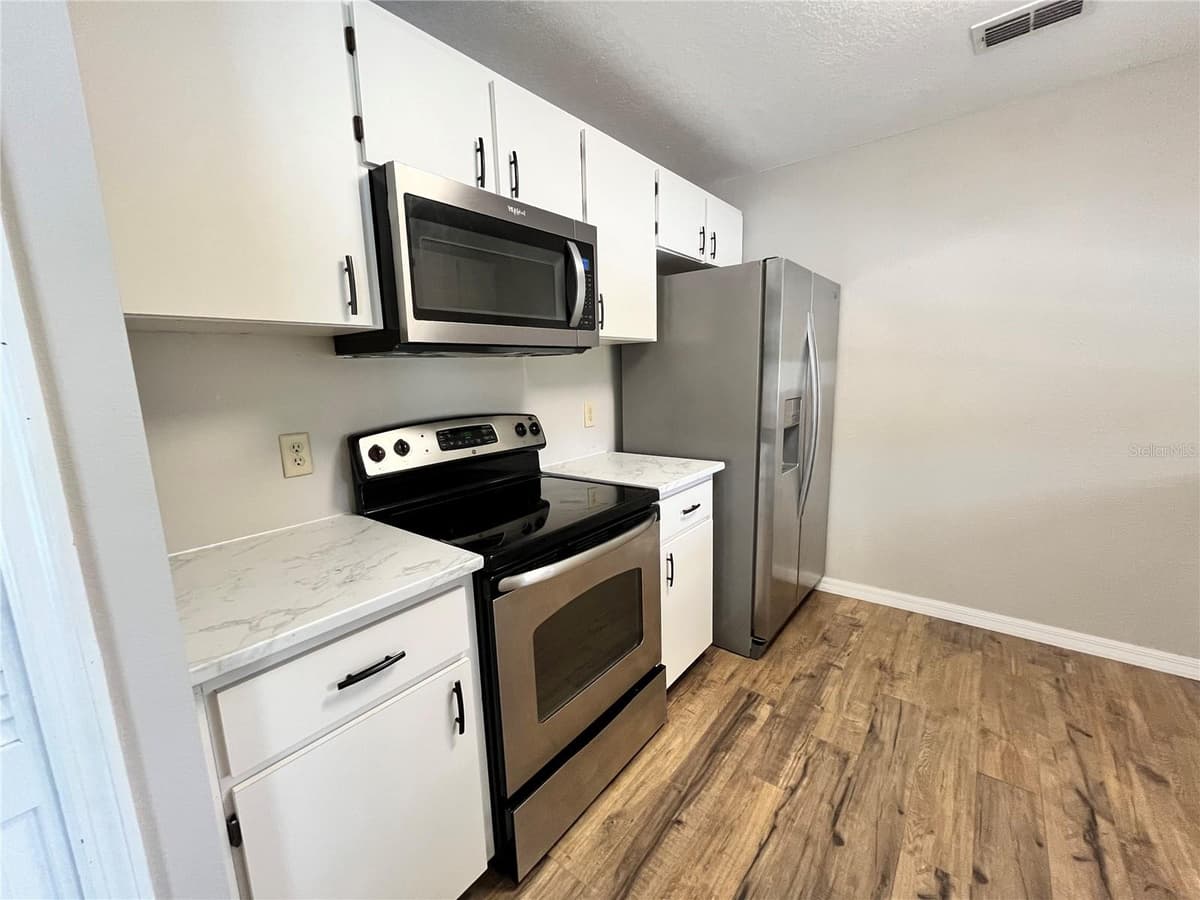2699 BENTLEY DRIVE — photo 5 of 12