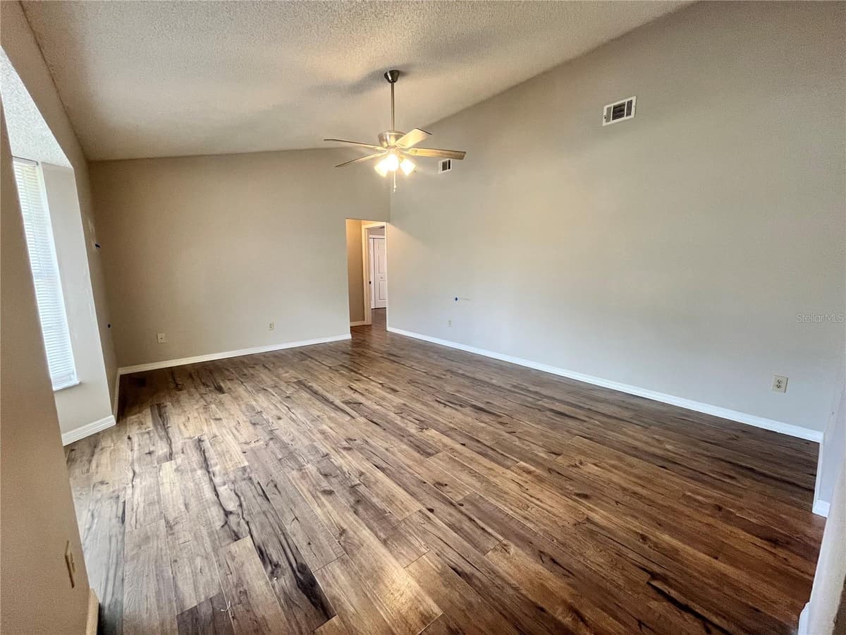 2699 BENTLEY DRIVE — photo 2 of 12