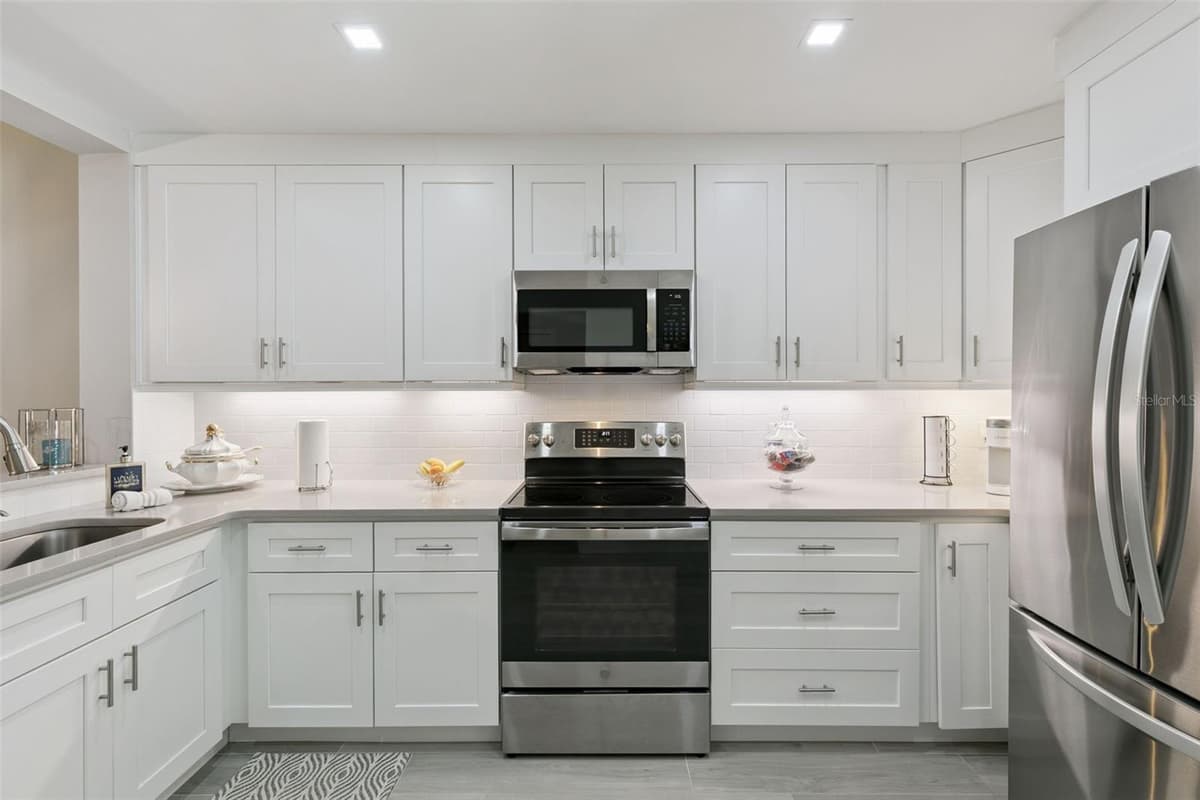 16 ESCONDIDO CIRCLE — photo 13 of 44