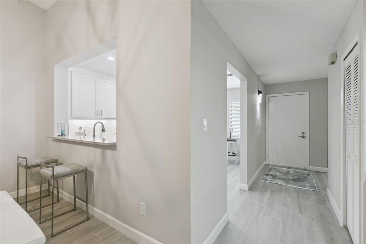 16 ESCONDIDO CIRCLE — photo 11 of 44